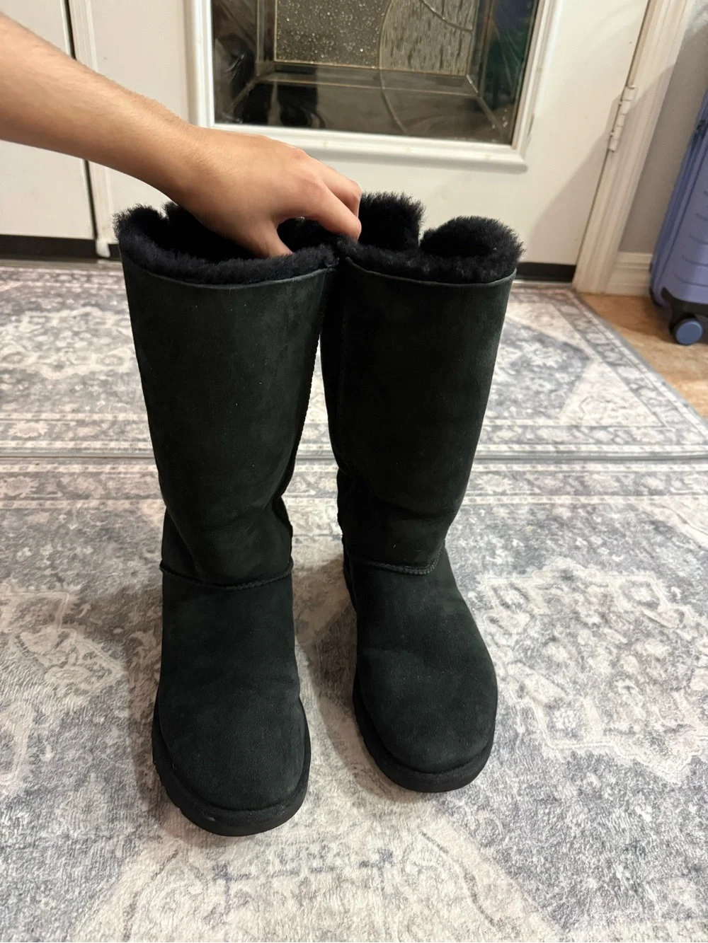 black long bailey bow uggs size 8